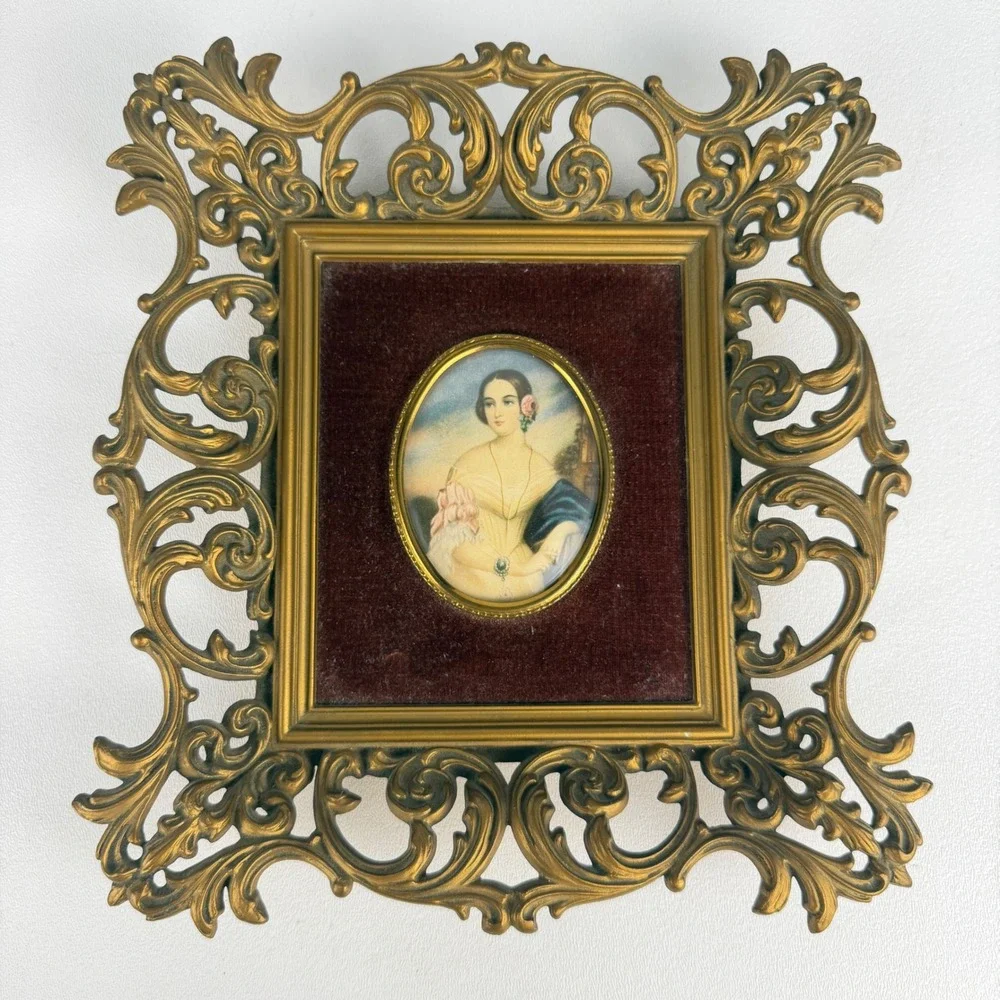 Cameo Creation Portrait Isabella Montgomery Convex Glass Ornate Gold Frame